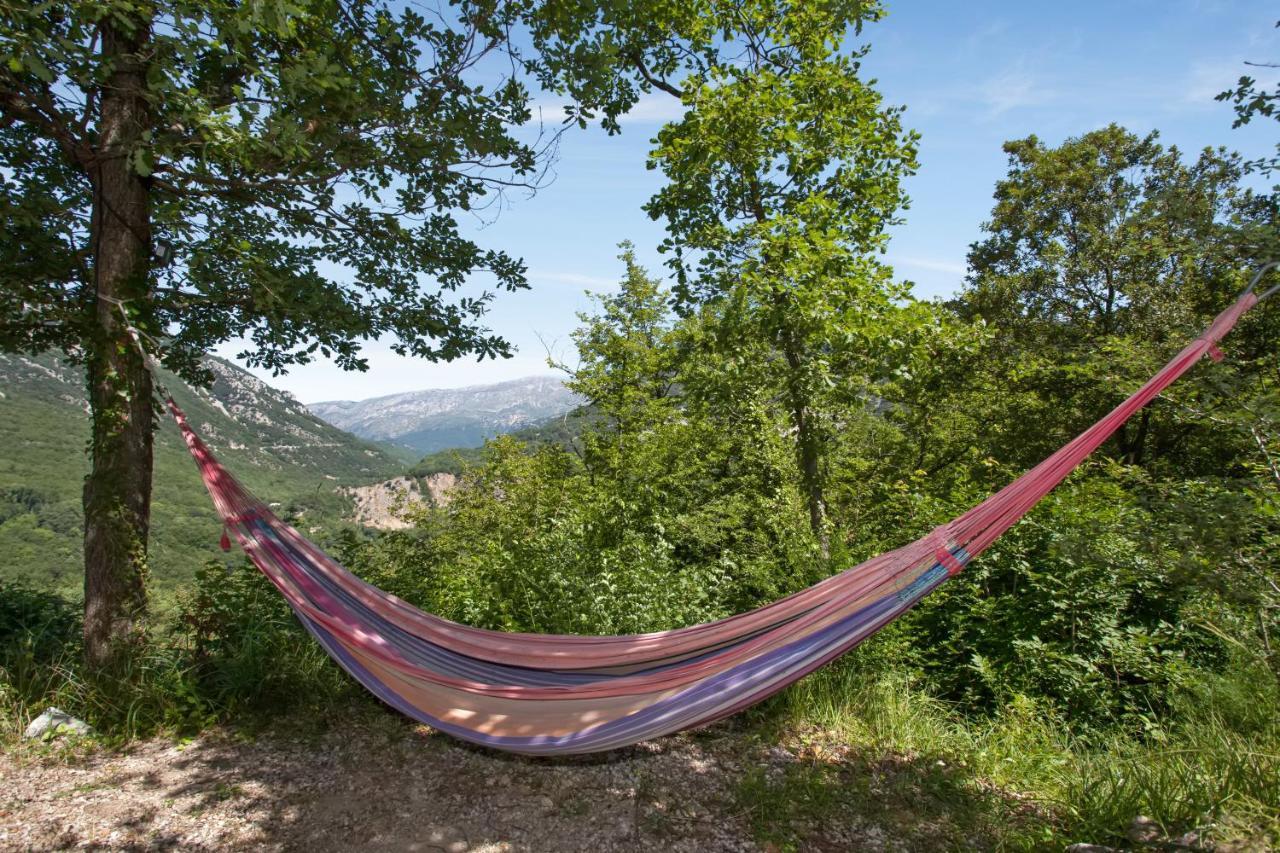 Chambre D'Hotes La Cascade Courmes Экстерьер фото